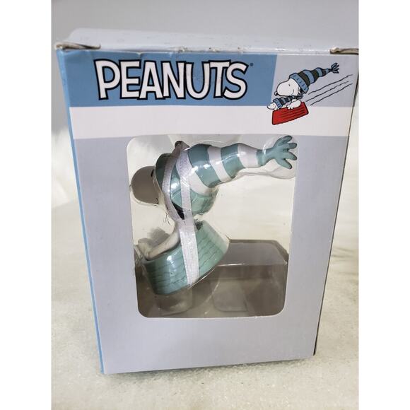 Hallmark Ornament 2017 SNOOPY SLEDDING IN DOG BOWL Peanuts‎ BLUE BOX - Picture 3 of 3